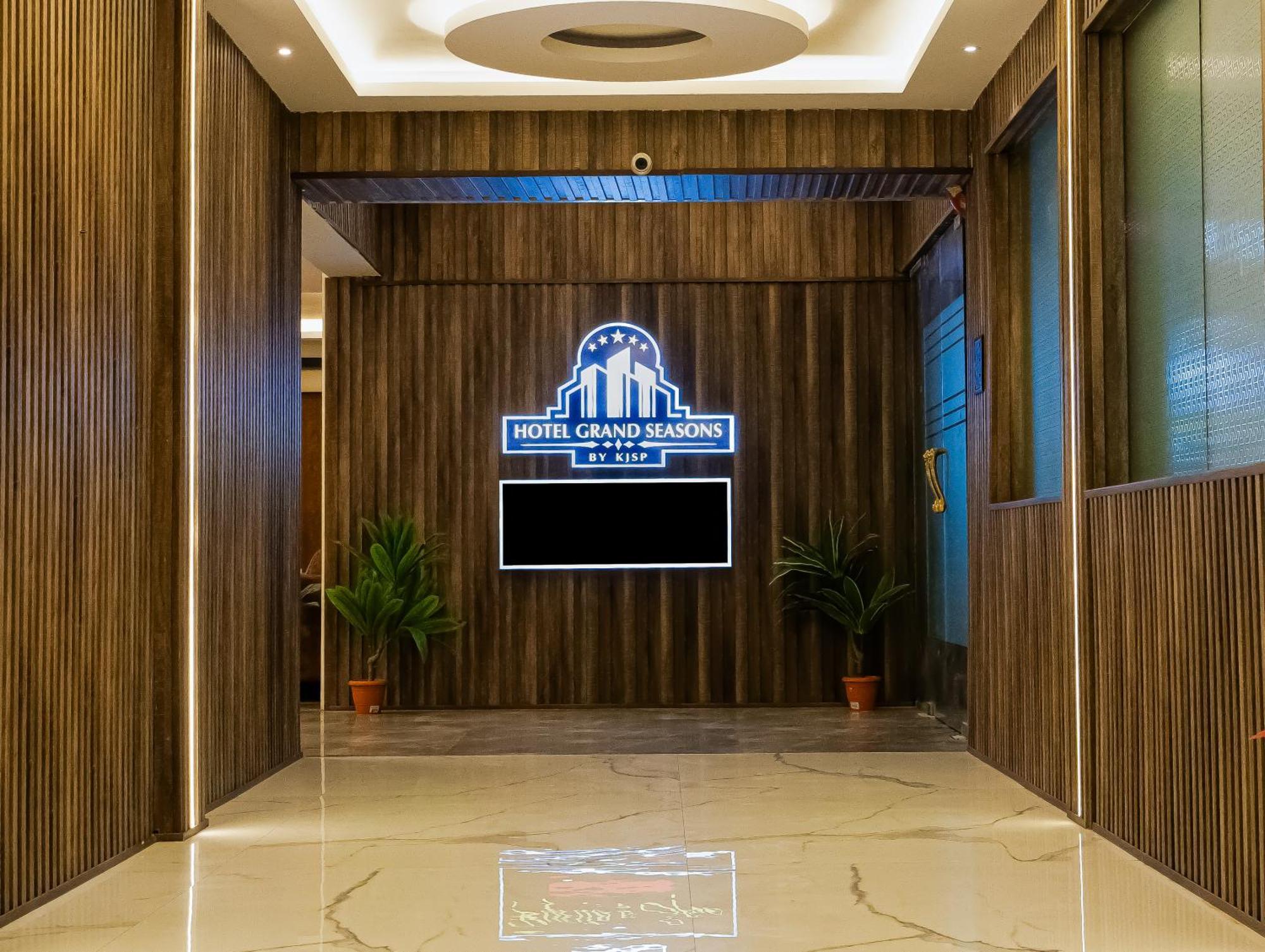 Hotel Grand Seasons- Navi Mumbai Exterior photo